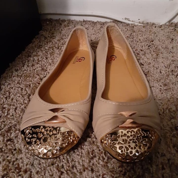 Cream flats - Picture 2 of 2